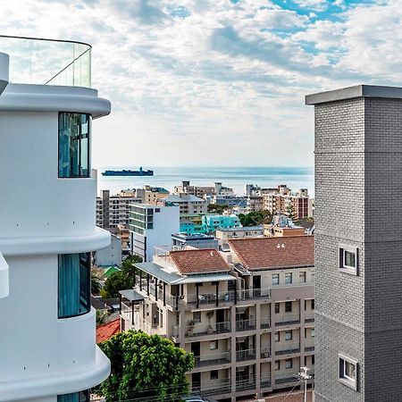 Strand Beach, Magnificent Apartment... Sea Point เคปทาวน์ ภายนอก รูปภาพ