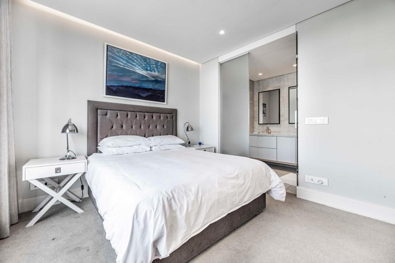 Strand Beach, Magnificent Apartment... Sea Point เคปทาวน์ ภายนอก รูปภาพ
