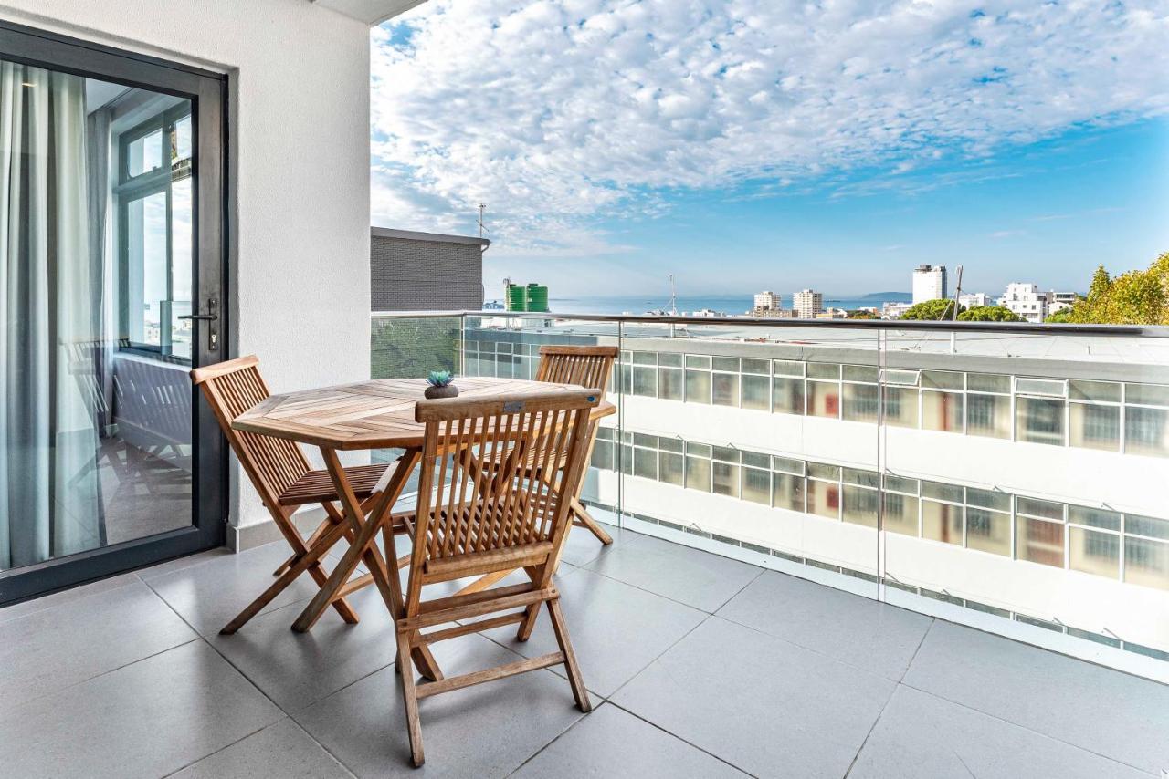Strand Beach, Magnificent Apartment... Sea Point เคปทาวน์ ภายนอก รูปภาพ